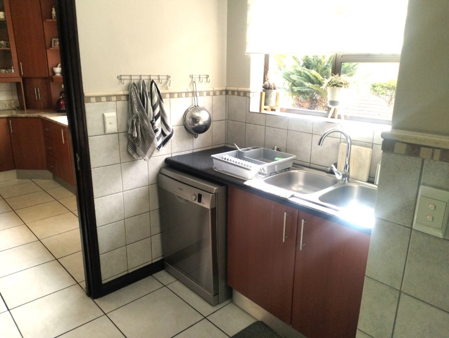 To Let 4 Bedroom Property for Rent in Outeniqua Strand Western Cape